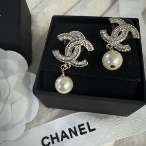 CHANEL gold CC earrings
